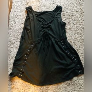 🧛‍♀️ Sleeveless Top with Lace-Up Detail XL